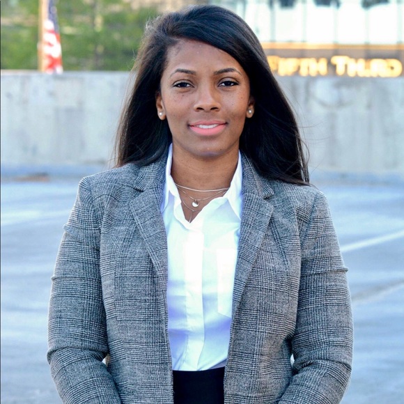 Meet your Posher, Rebecca - Picture 3 of 4